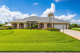165 SW Hawthorne Cir, Port Saint Lucie, FL 34953 - Photo 3