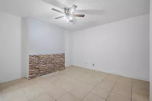 105 Woodland Rd, Palm Springs, FL 33461 - Photo 17
