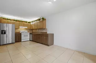 105 Woodland Rd, Palm Springs, FL 33461 - Photo 13