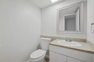 105 Woodland Rd, Palm Springs, FL 33461 - Photo 21