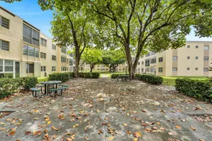 301 Cambridge Rd, Hollywood, FL 33024 - Photo 27
