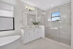 8270 Essex Country Clb Dr, Boca Raton, FL 33434 - Photo 29