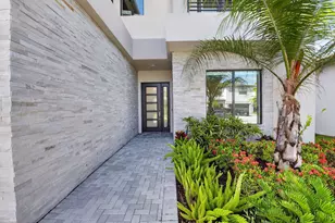 8270 Essex Country Clb Dr, Boca Raton, FL 33434 - Photo 3