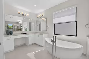 8270 Essex Country Clb Dr, Boca Raton, FL 33434 - Photo 27