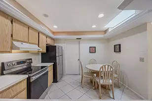 9 Ridge Pointe Dr, Boynton Beach, FL 33435 - Photo 5