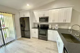 13065 Albright Ct, Wellington, FL 33414 - Photo 3