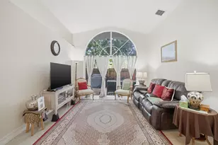 2036 NW 183rd Cir, Pembroke Pines, FL 33029 - Photo 11