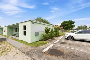 166 SW 3rd St, Deerfield Beach, FL 33441 - Photo 3