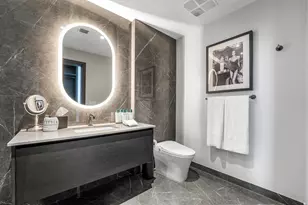 20 NE 11th St, Miami, FL 33132 - Photo 17