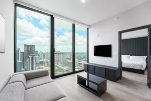 20 NE 11th St, Miami, FL 33132 - Photo 9