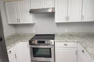 8215 Caper Ln, Port Saint Lucie, FL 34952 - Photo 9