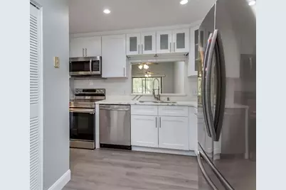 454 Lakeview Drive #1, Weston, FL 33326 - Photo 5