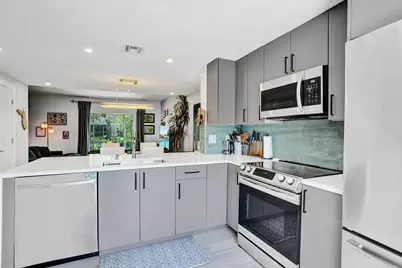 201 SW 3rd Street #201, Pompano Beach, FL 33060 - Photo 9