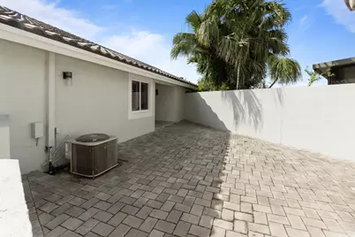 15037 Brighton Lane, Davie, FL 33331 - Photo 5