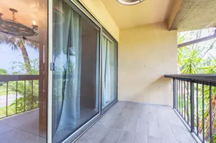 895 N Village Dr N, Saint Petersburg, FL 33716 - Photo 29