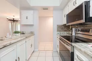 895 N Village Dr N, Saint Petersburg, FL 33716 - Photo 7