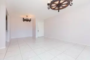 895 N Village Dr N, Saint Petersburg, FL 33716 - Photo 11