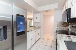 895 N Village Dr N, Saint Petersburg, FL 33716 - Photo 5