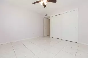 895 N Village Dr N, Saint Petersburg, FL 33716 - Photo 23