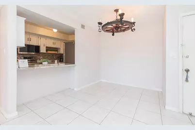 895 N Village Drive N #204, Saint Petersburg, FL 33716 - Photo 9