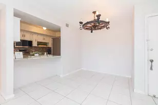 895 N Village Dr N, Saint Petersburg, FL 33716 - Photo 9