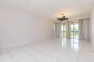 895 N Village Dr N, Saint Petersburg, FL 33716 - Photo 13