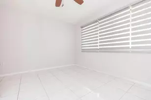 895 N Village Dr N, Saint Petersburg, FL 33716 - Photo 15