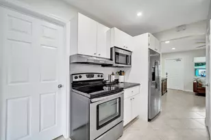 4521 NE 2nd Ave, Oakland Park, FL 33334 - Photo 11