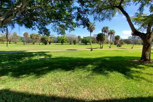 3800 Oaks Clubhouse Dr, Pompano Beach, FL 33069 - Photo 23