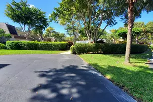 3800 Oaks Clubhouse Dr, Pompano Beach, FL 33069 - Photo 29