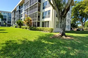 3800 Oaks Clubhouse Dr, Pompano Beach, FL 33069 - Photo 25