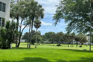 3800 Oaks Clubhouse Dr, Pompano Beach, FL 33069 - Photo 5