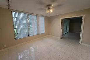 3800 Oaks Clubhouse Dr, Pompano Beach, FL 33069 - Photo 13