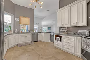 12925 St Davids Ct, Wellington, FL 33414 - Photo 17