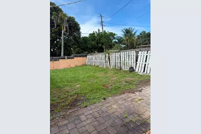 1017 W Lakewood Road, West Palm Beach, FL 33405 - Photo 9