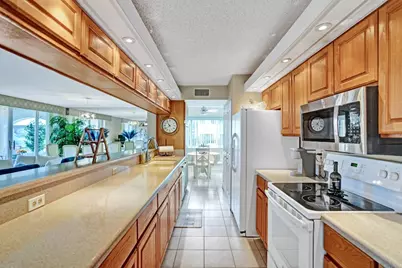 107 Half Moon Circle #H1, Hypoluxo, FL 33462 - Photo 11