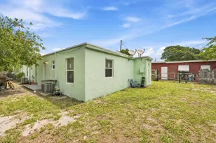 166 SW 3rd St, Deerfield Beach, FL 33441 - Photo 17