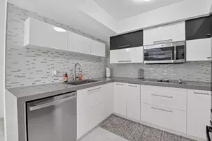 4310 Village Dr, Delray Beach, FL 33445 - Photo 13