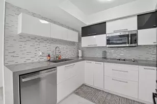 4310 Village Dr, Delray Beach, FL 33445 - Photo 5