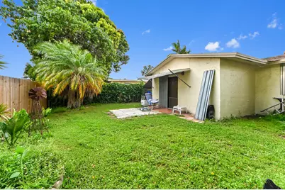 703 SW 76th Avenue, North Lauderdale, FL 33068 - Photo 17