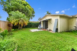 703 SW 76th Ave, North Lauderdale, FL 33068 - Photo 17