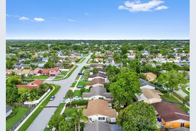 703 SW 76th Avenue, North Lauderdale, FL 33068 - Photo 23