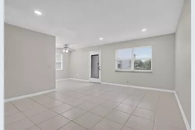 40 Burgundy A, Delray Beach, FL 33484 - Photo 3
