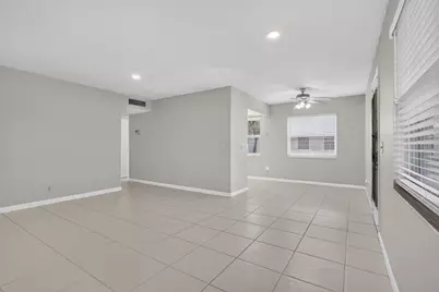 40 Burgundy A, Delray Beach, FL 33484 - Photo 5
