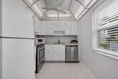 40 Burgundy A, Delray Beach, FL 33484 - Photo 13