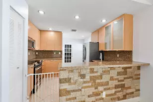 8821 Lake Park Cir N, Davie, FL 33328 - Photo 15
