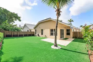 8821 Lake Park Cir N, Davie, FL 33328 - Photo 37