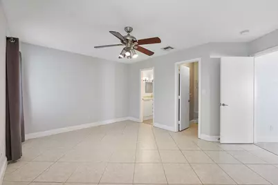 8821 Lake Park Circle N, Davie, FL 33328 - Photo 23