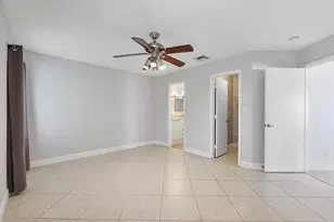 8821 Lake Park Cir N, Davie, FL 33328 - Photo 23