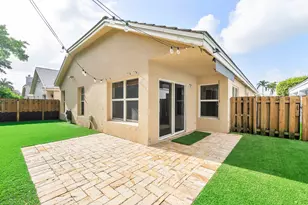 8821 Lake Park Cir N, Davie, FL 33328 - Photo 35